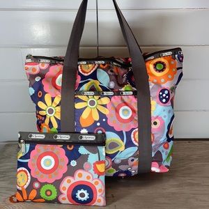 LeSportsac  Floral Every Day Zip  Tote with extra zippered bag EUC
